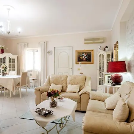 Elegant Historic House -10 Min To The Center - Apartment Olbia