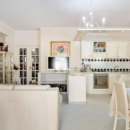 Elegant Historic House -10 Min To The Center - Olbia